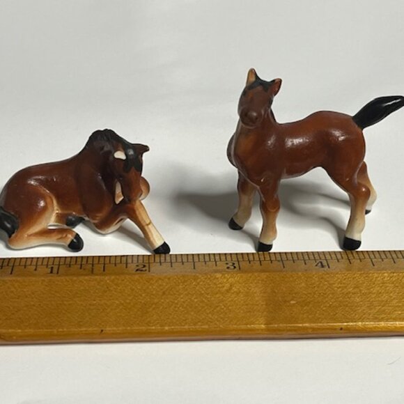 VTG TWO Miniature Horses Porcelain Figurines Glossy Brown Black Standing Sitting - Picture 12 of 15